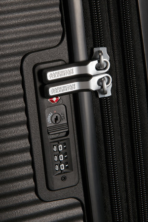 Střední cestovní kufr A.Tourister Soundbox Black